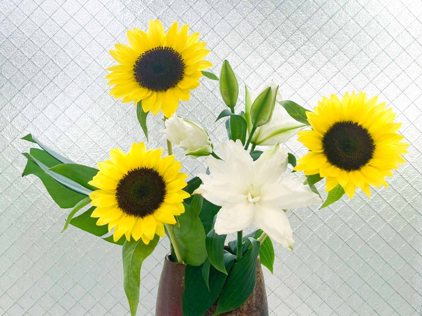 今週のお花 コヒマワリ ユリ うえだ歯科